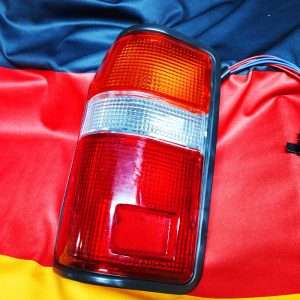 نمایی از چراغ خطر عقب فابریکی نیسان وانت – مجموعه 2 عددی با کیفیت اصل