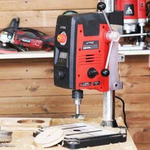 نمایی از دریل ستونی دیجیتال محک مدل MBD-13L، دقت و قدرت در کارهای صنعتی