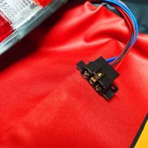 چراغ خطر عقب فابریکی نیسان وانت – مجموعه 2 عددی با کیفیت اصل