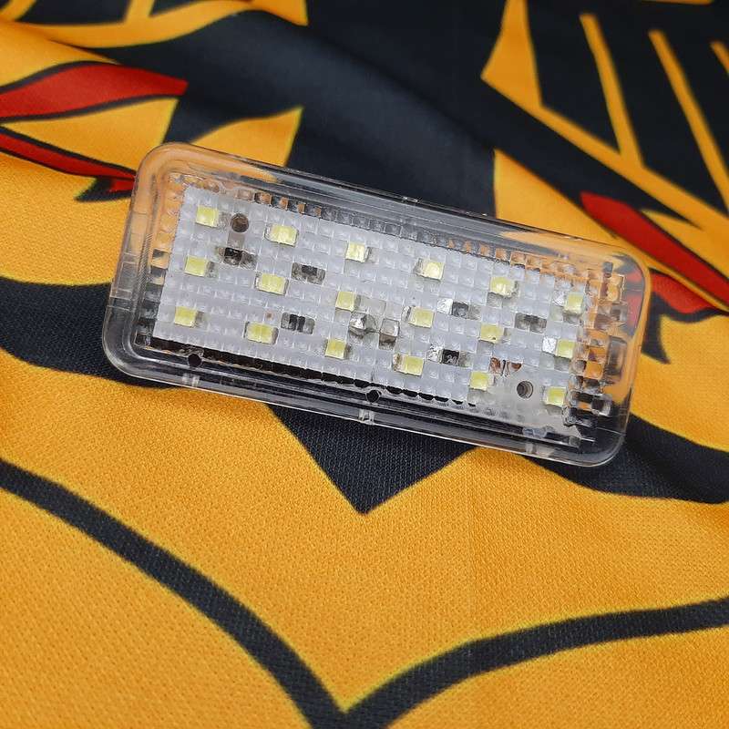 عکس دقیق چراغ صندوق پژو 206 مدل PEG26 – روشنایی بینظیر و مقاوم برای مشاهده