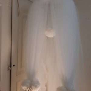 پیش‌نمایش تور تخت خواب و پشه بند حریر فانتزی 16 متر – سفید کرم