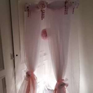 عکس دقیق تور تخت خواب و پشه بند لارا فابین صورتی – تجهیزات خواب مسافرتی جذاب برای مشاهده