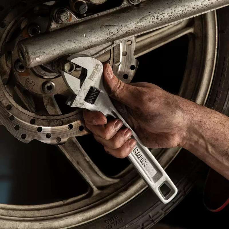 عکس دقیق آچار فرانسه رونیکس مدل RH-2401 سایز 6 اینچ، ابزار حرفهای و مقاوم برای مشاهده