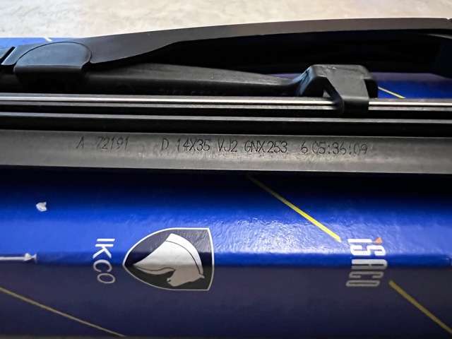 یک جفت تیغه برف پاک کن اورجینال پژو 405 پارس Valeo والئو با لیبل ایساکو